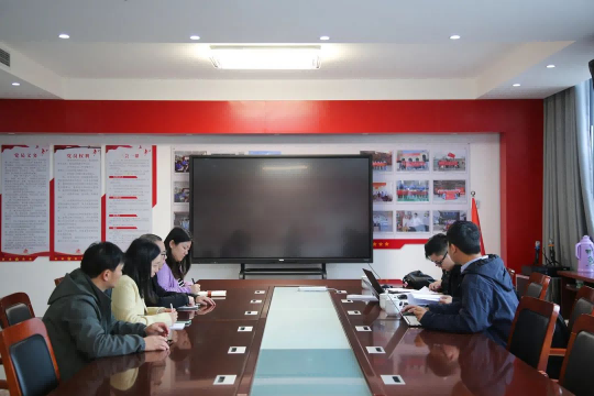 El Centro de Certificación de Calidad de China visitó KMNGroups para realizar investigaciones y obtener orientación