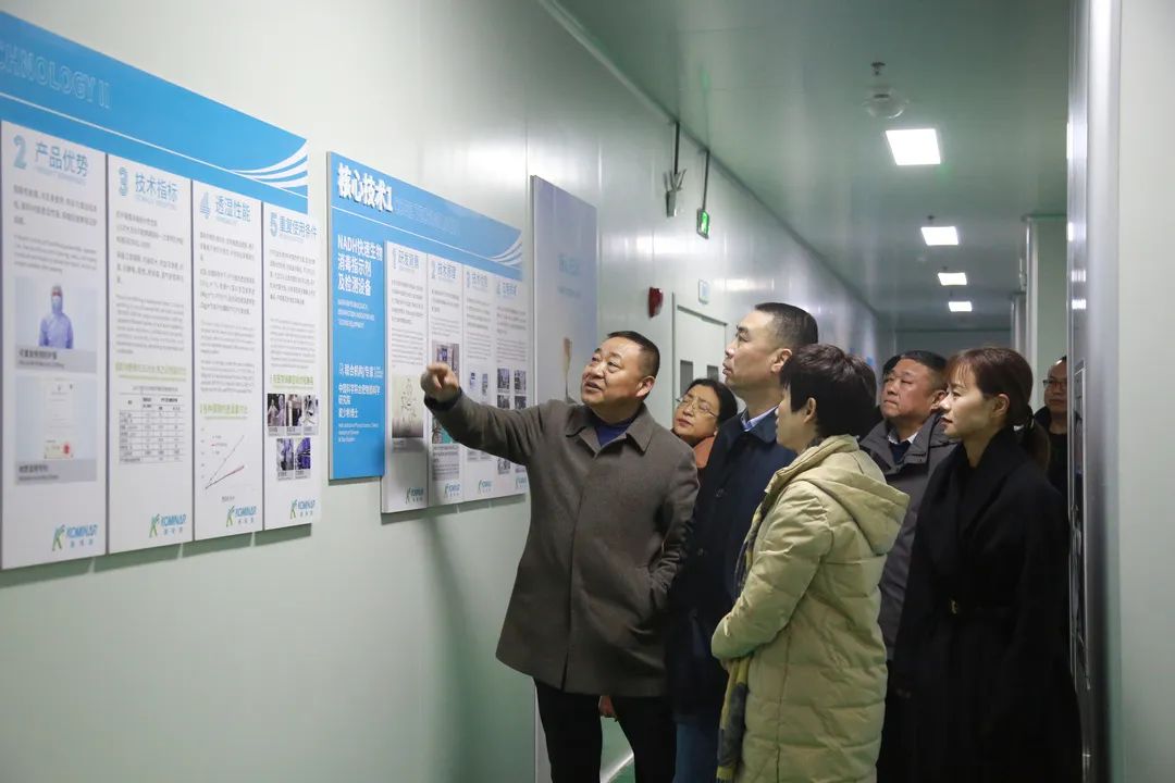 Zhu Juyun, subdirector del Comité Permanente de la Asamblea Popular Municipal, visitó y consoló a nuestra empresa.